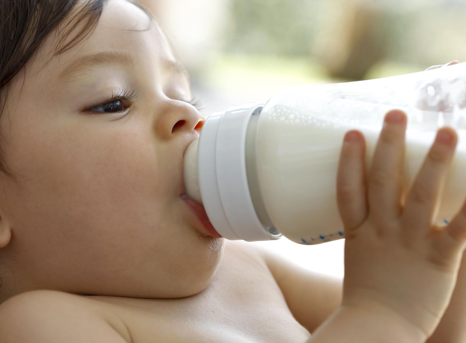 How Much Expressed Milk Does Your baby Really Need? -Essential Guide For New Moms