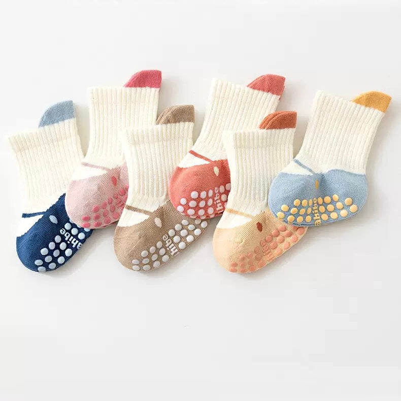 Beige and pink ribbed anti-slip baby socks – soft cotton grip socks