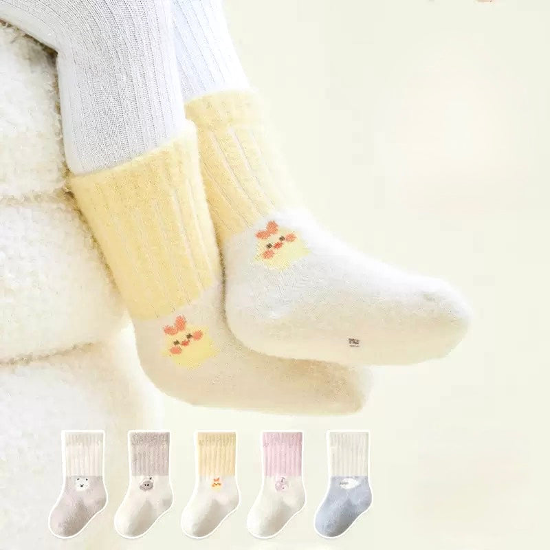 Baby wearing yellow and white bear paw embroidered thick cotton socks – BabyWonders UK