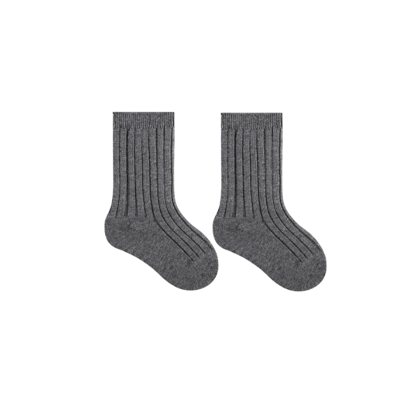 Charcoal grey ribbed baby socks in soft cotton – durable and comfy
