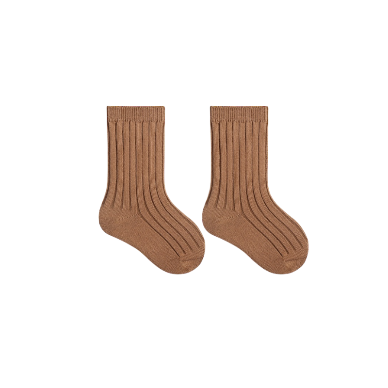 Chestnut brown ribbed baby socks made from comfortable long-staple cotton
