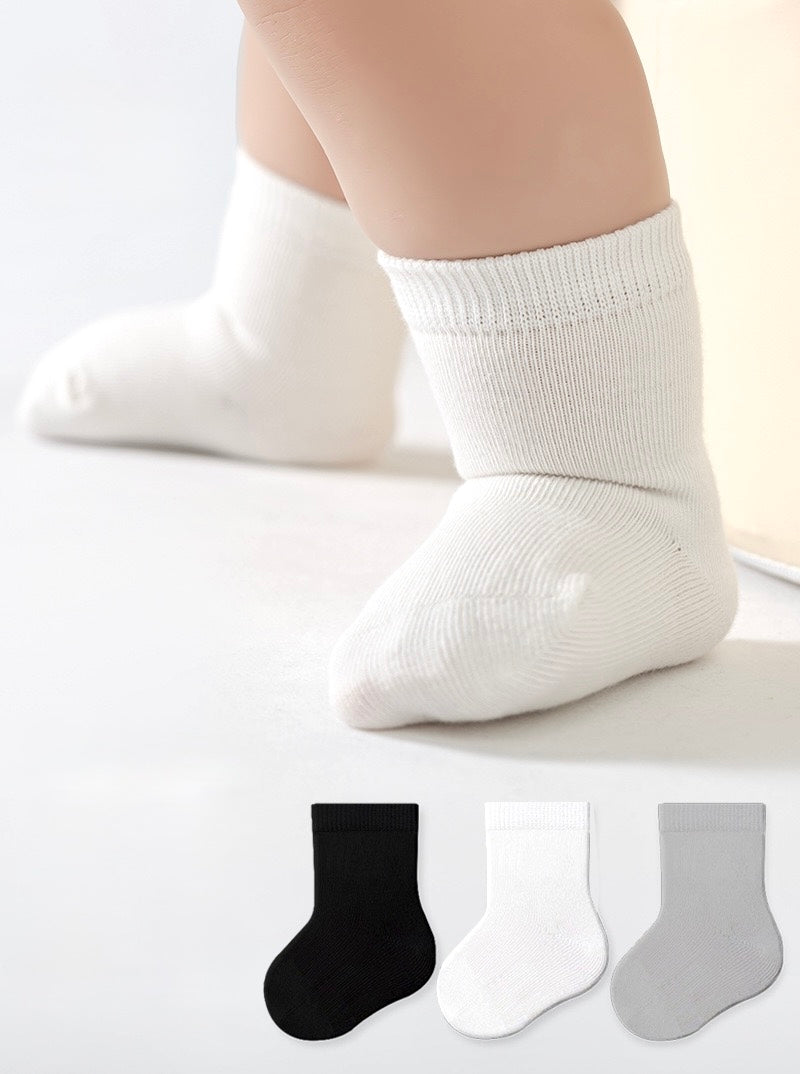 Baby wearing white cotton socks – soft and breathable everyday baby socks