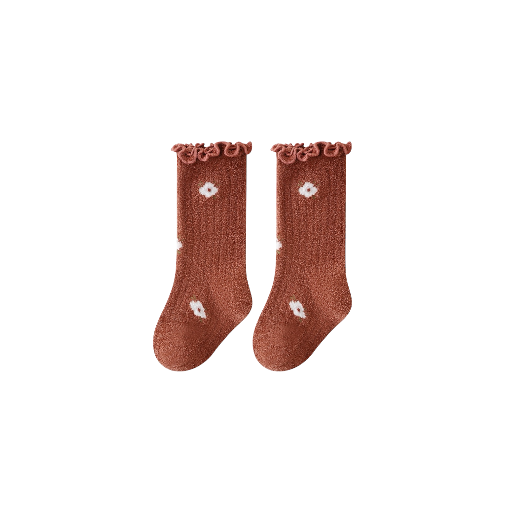 Lilac ribbed baby socks with embroidered daisy detail – floral cotton design