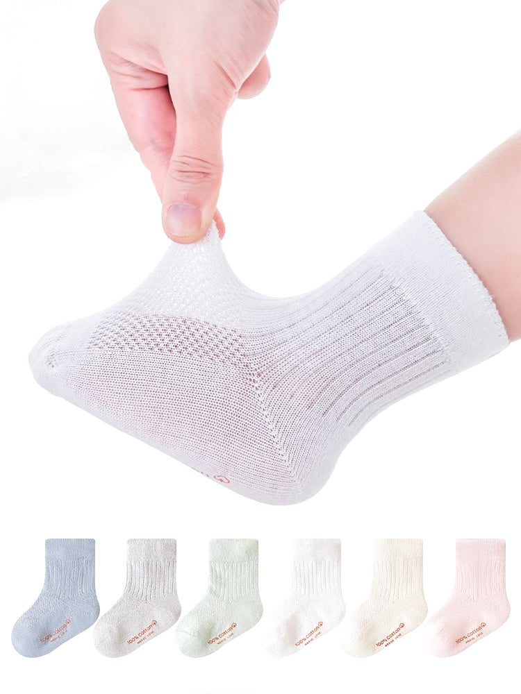 Soft cotton pastel baby sock with light cable knit texture – non-slip grip sole