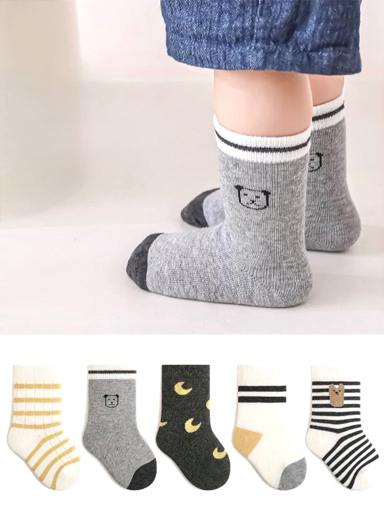 Baby wearing grey bear patterned cotton baby socks – soft everyday socks
