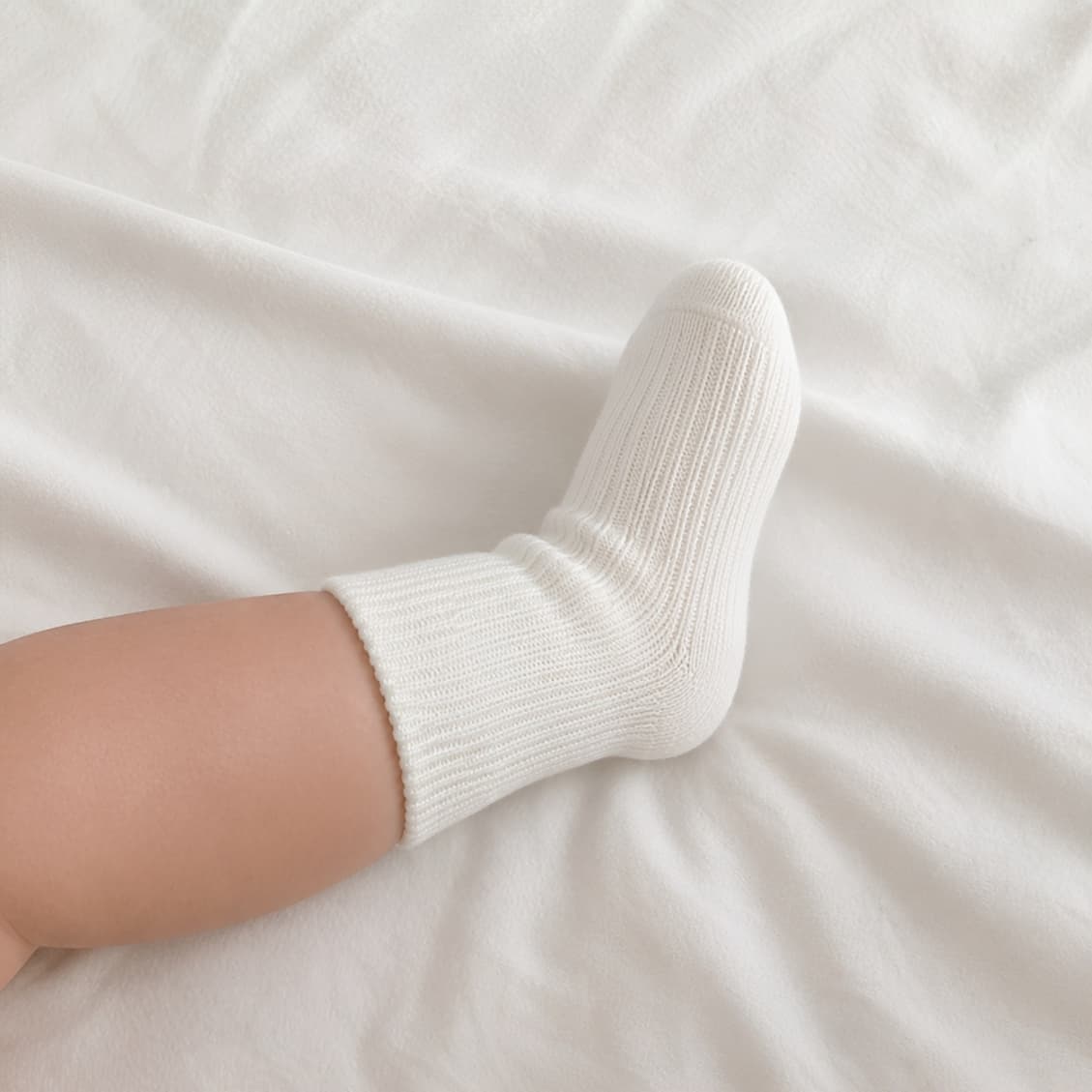 white pure colour cotton baby socks for newborn and toddler everyday wear
