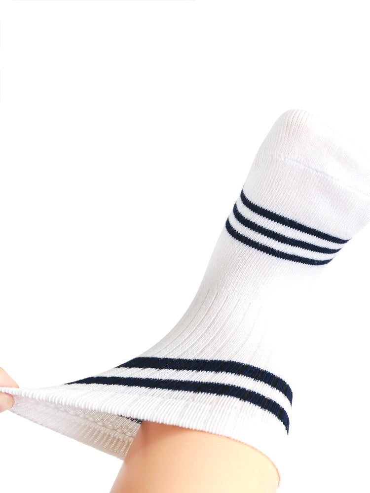 Stretched navy and white bear baby socks – cotton comfort for babies and toddlers