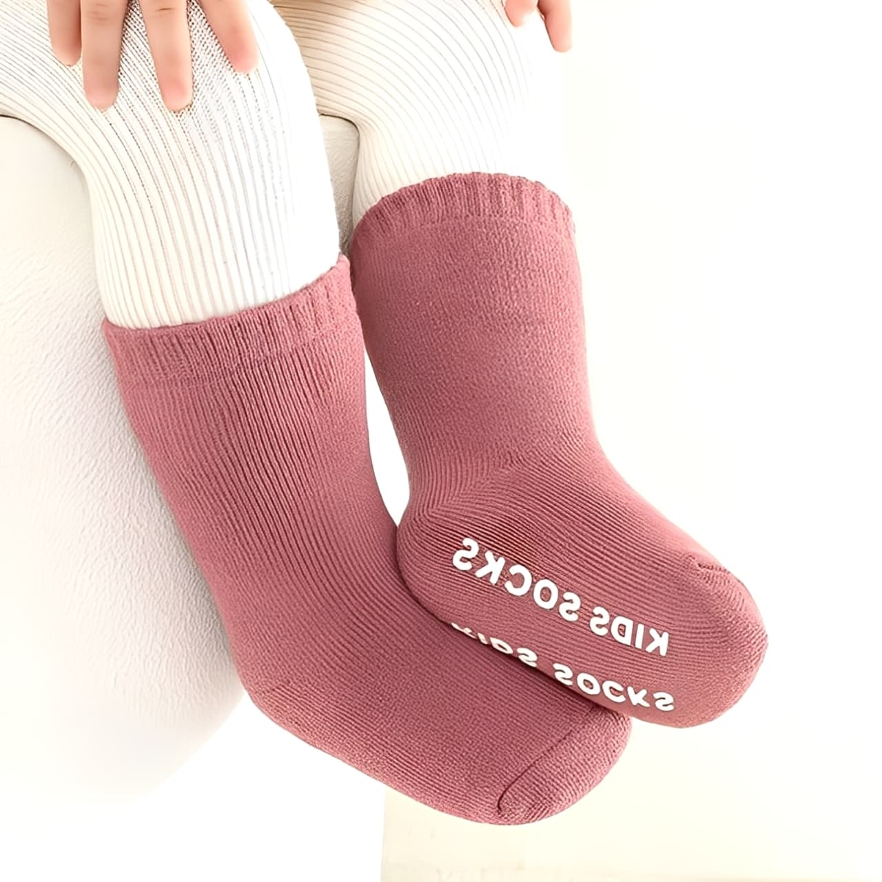 Baby wearing warm pink cotton anti-slip socks, soft and comfortable for winter
